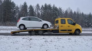 Holowanie auta zimą na lawecie – Mysłowice